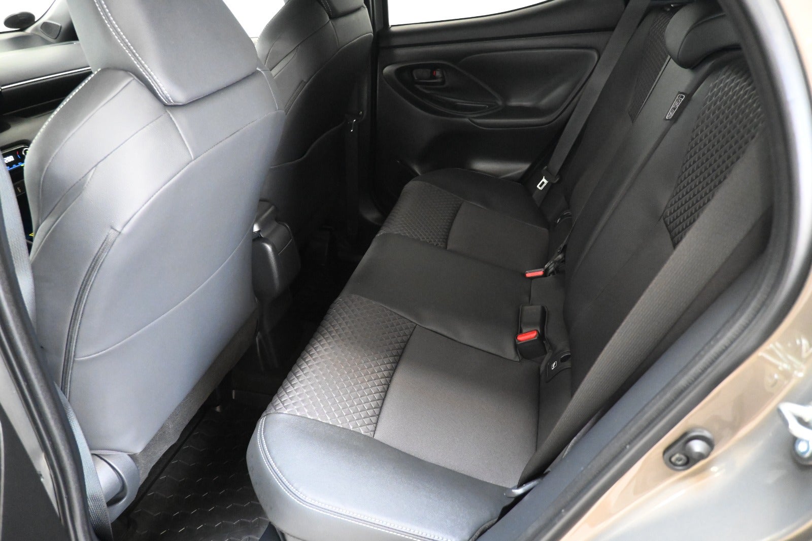 Toyota Yaris Hybrid Style e-CVT