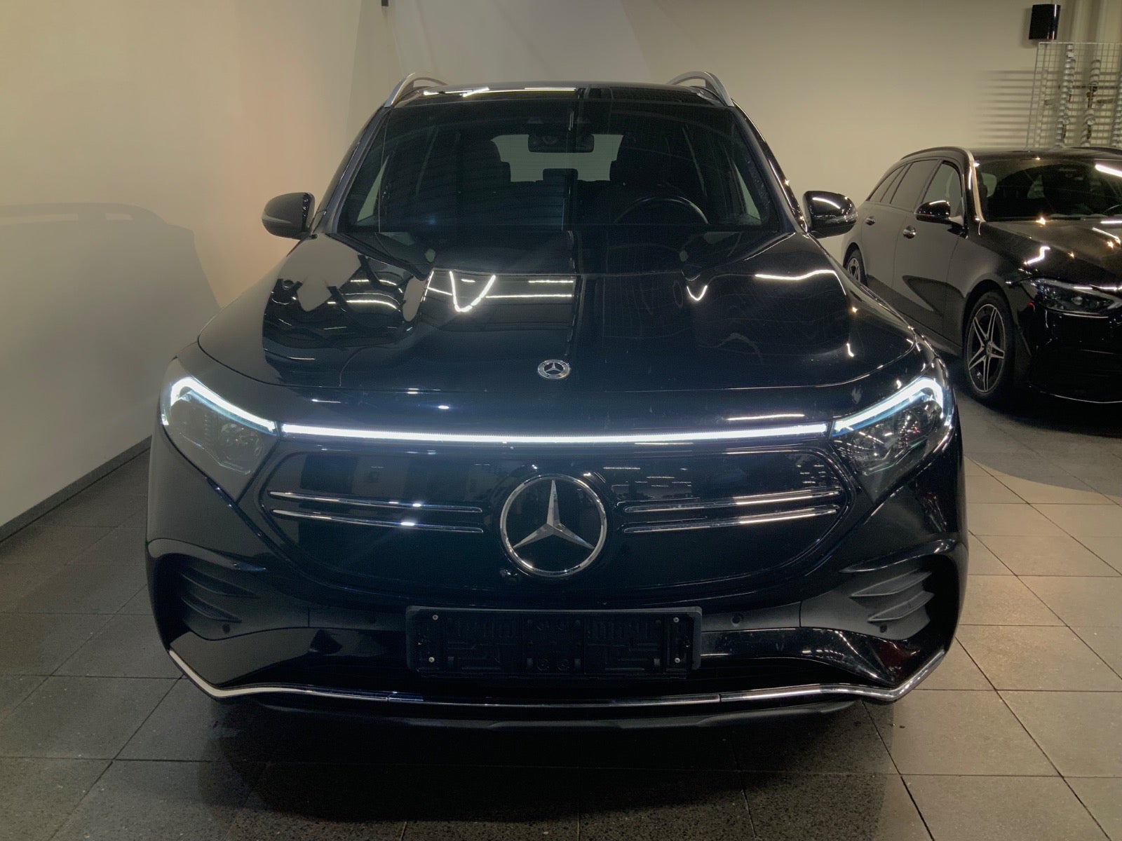 Mercedes-Benz EQB 300