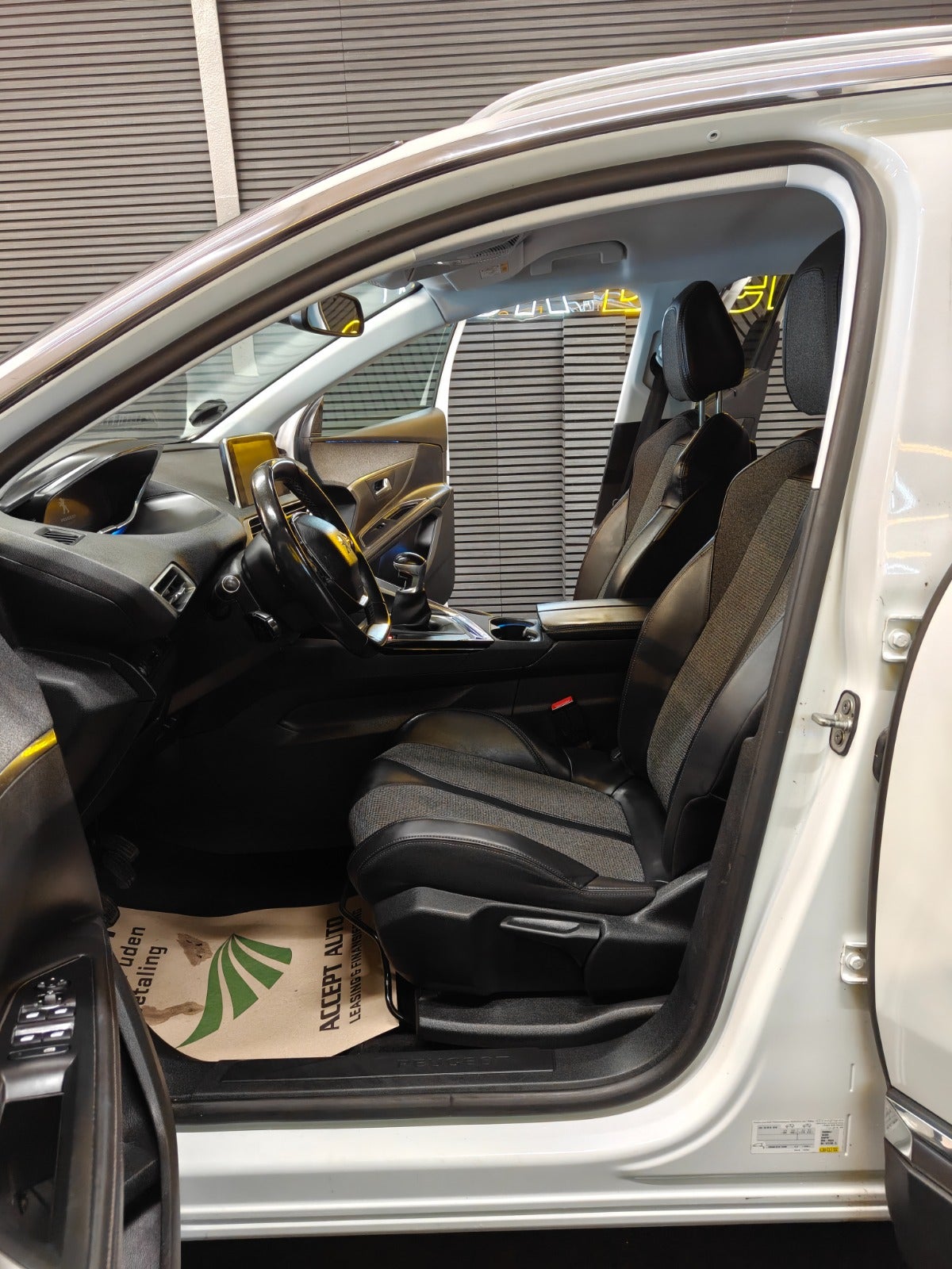 Billede af Peugeot 5008 1,2 e-THP 130 Allure 7prs
