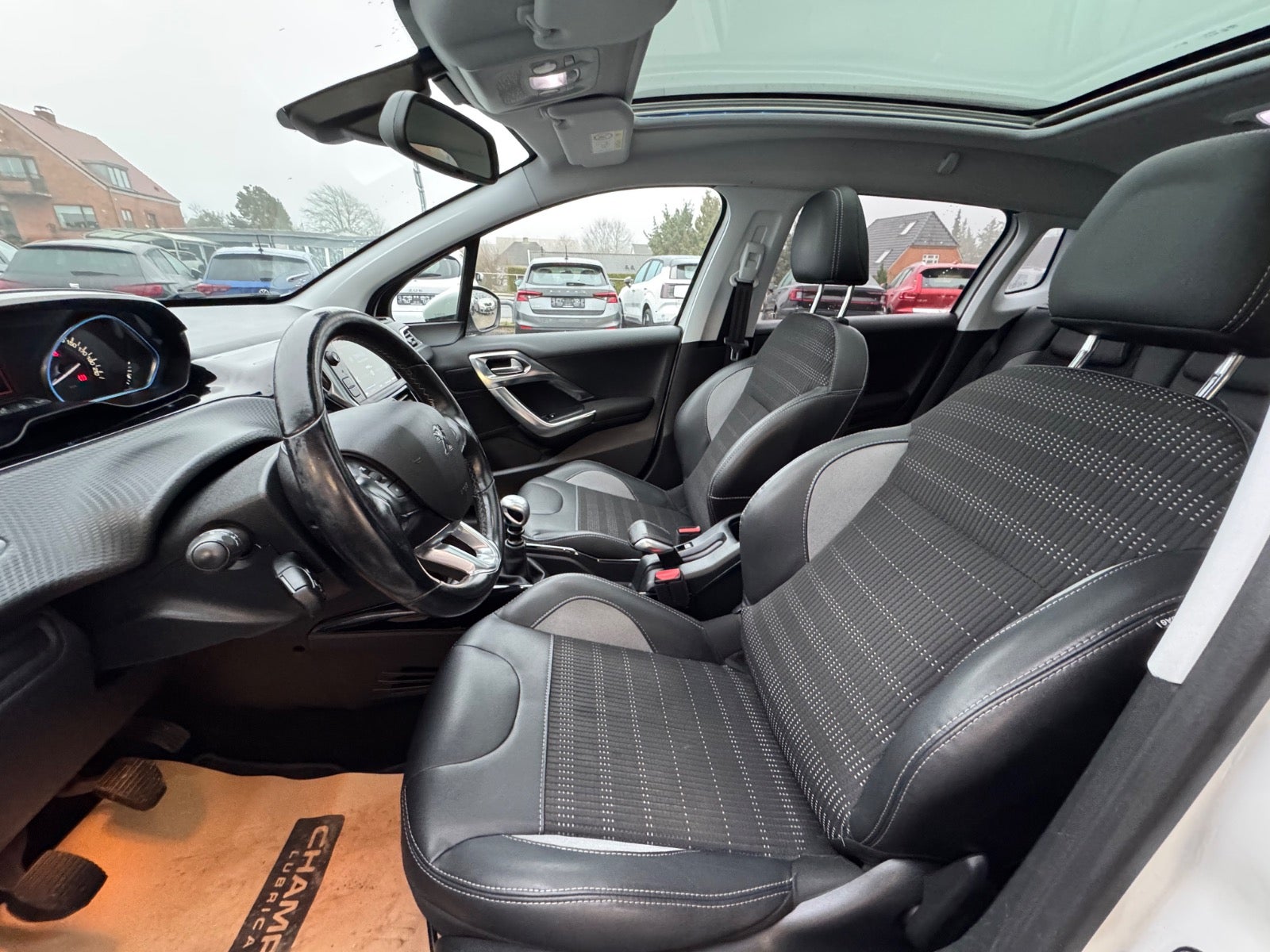 Billede af Peugeot 2008 1,5 BlueHDi 100 Allure Sky