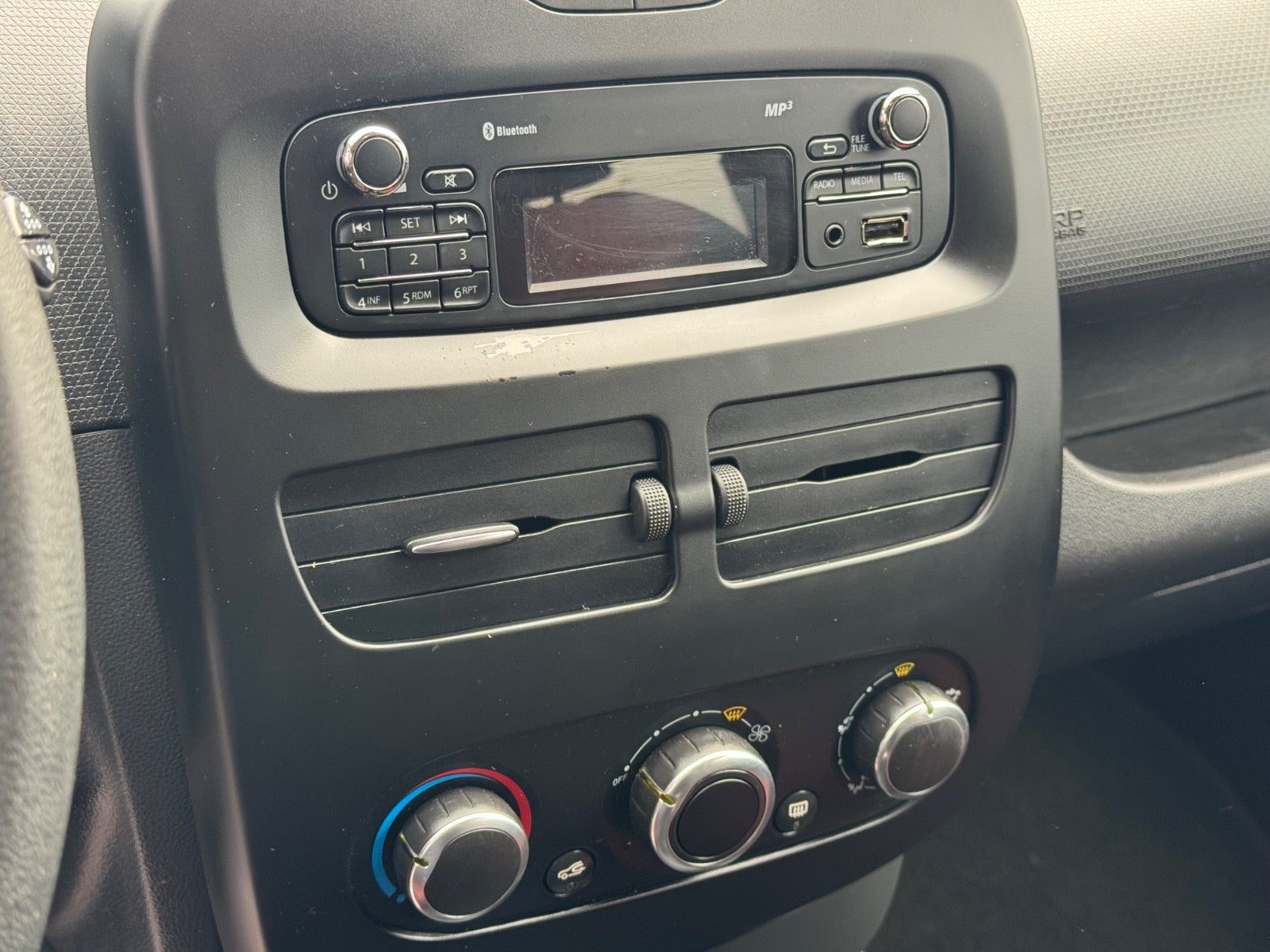 Billede af Renault Clio IV 1,2 16V Authentique Sport Tourer