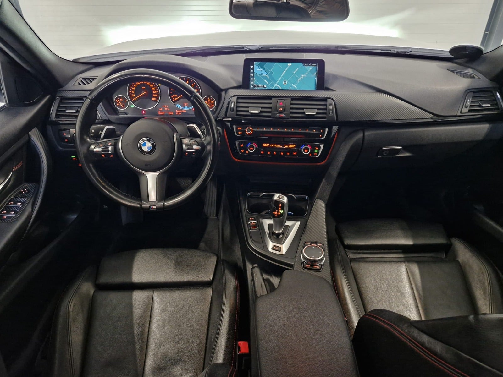 BMW 330e 2016