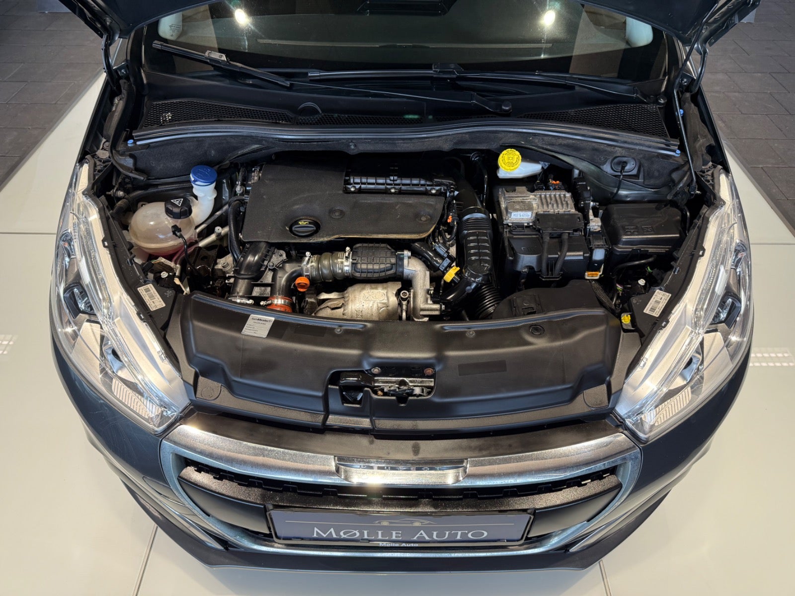 Billede af Peugeot 208 1,6 BlueHDi 100 Allure Sky