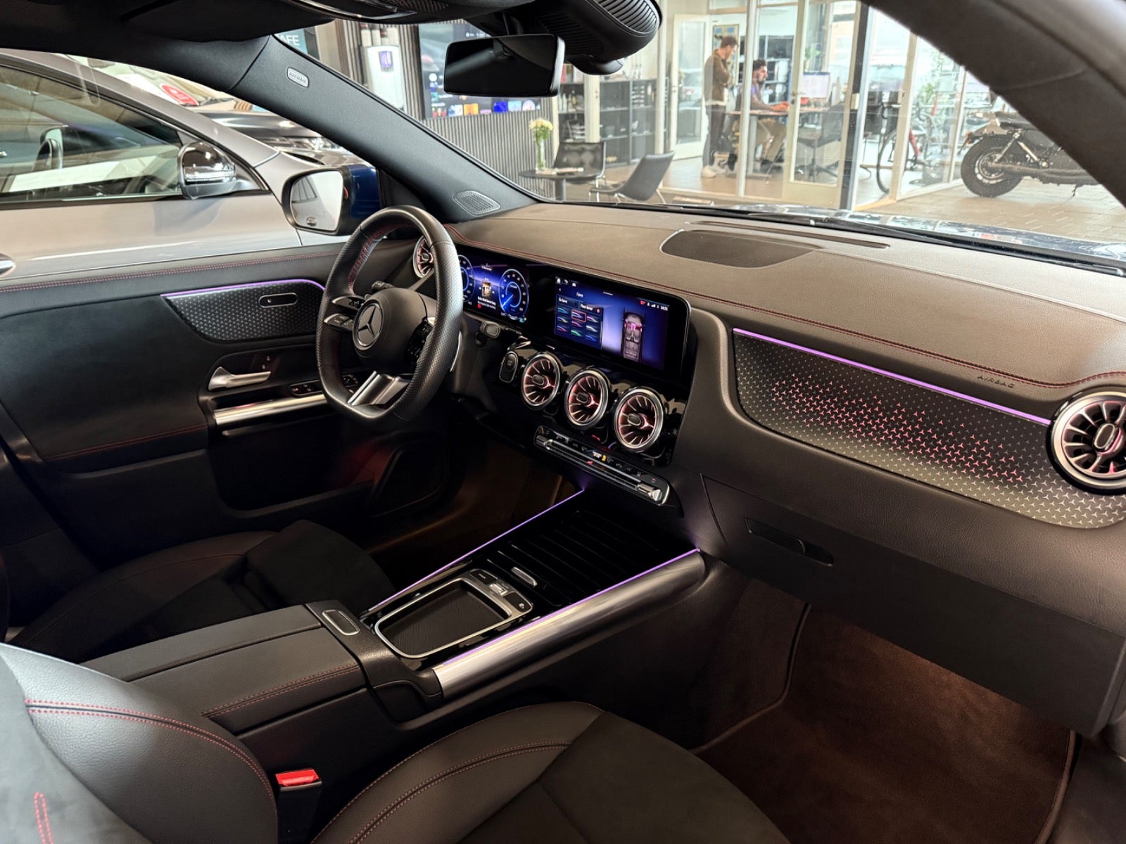 Billede af Mercedes EQA350  AMG Line 4Matic
