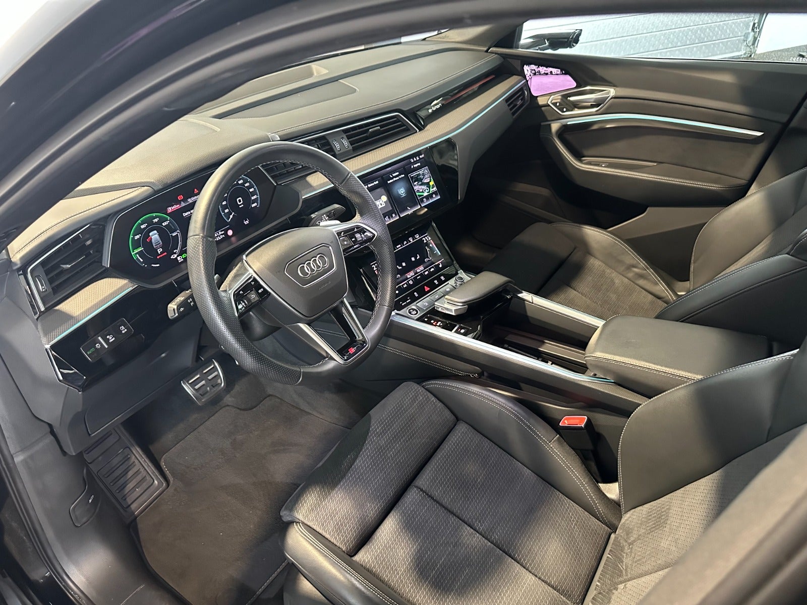 Audi Q8 e-tron 55 S-line Sportback quattro 5d - 7