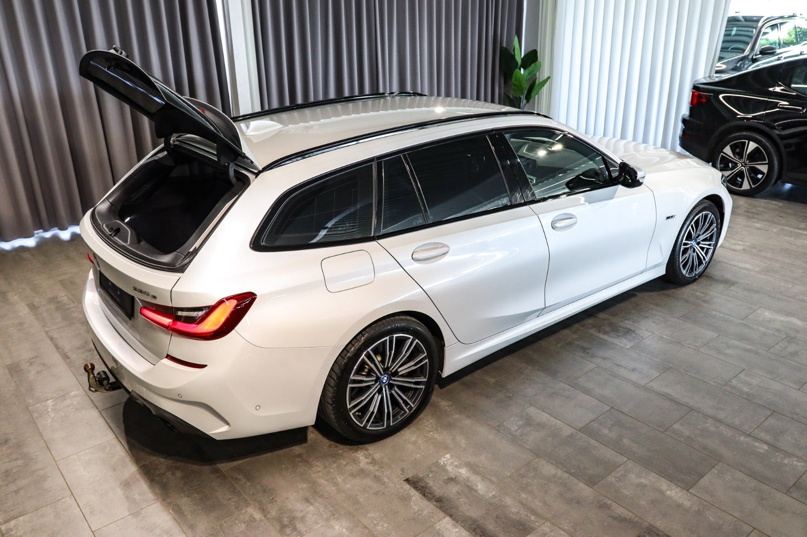 Billede af BMW 330e 2,0 Touring M-Sport aut.