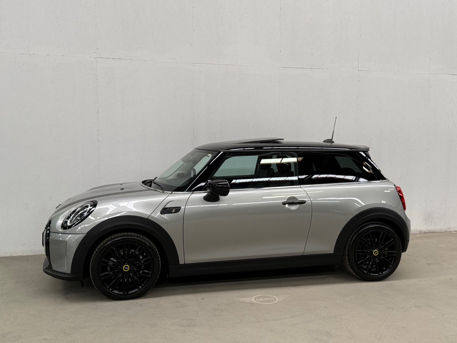 MINI Cooper SE  A