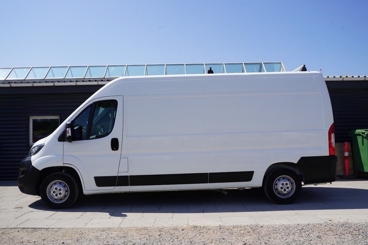 Billede af Peugeot Boxer 335 2,2 BlueHDi 140 L3H2 Premium