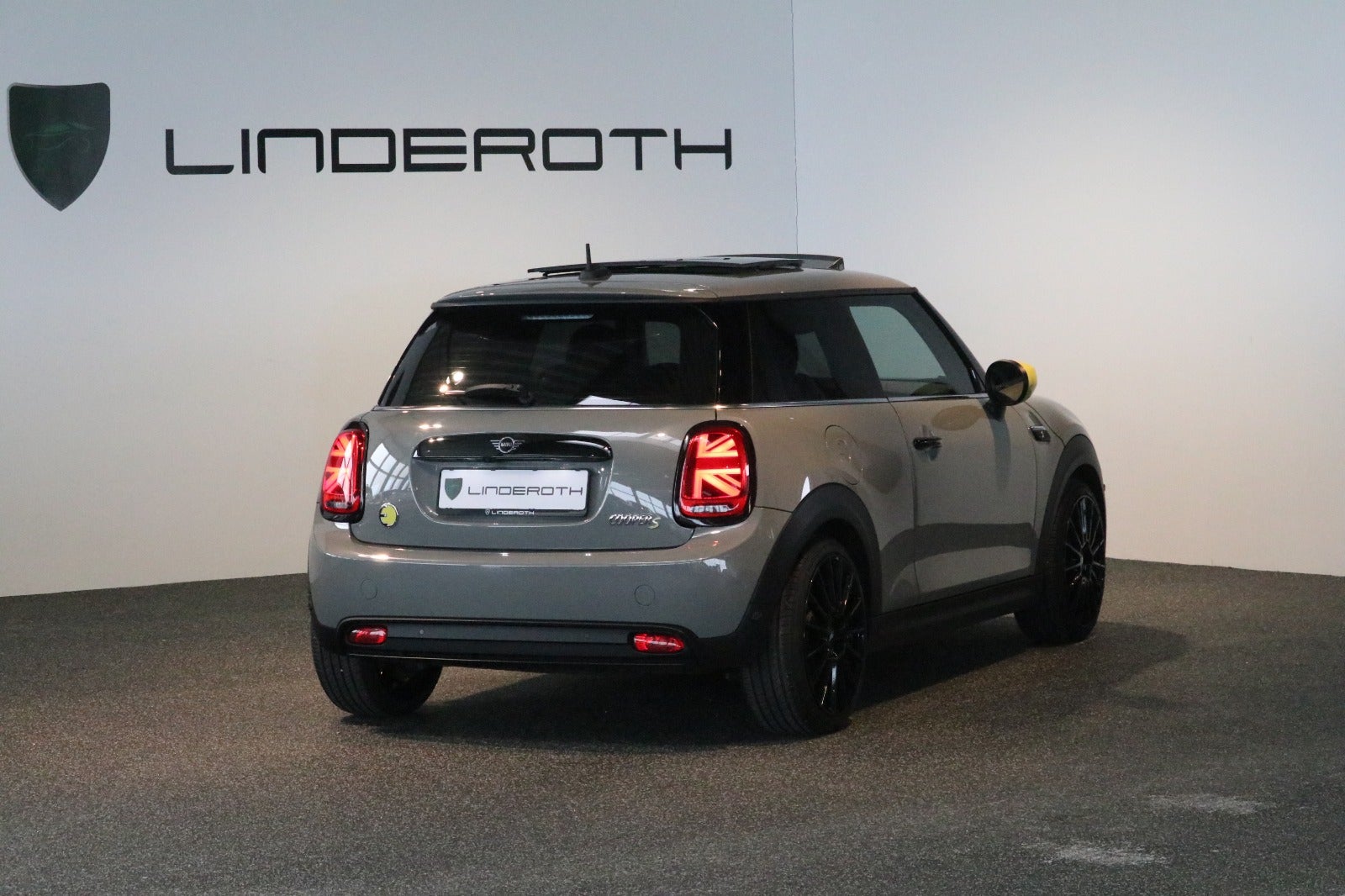 MINI Cooper SE Essential 3d - 2