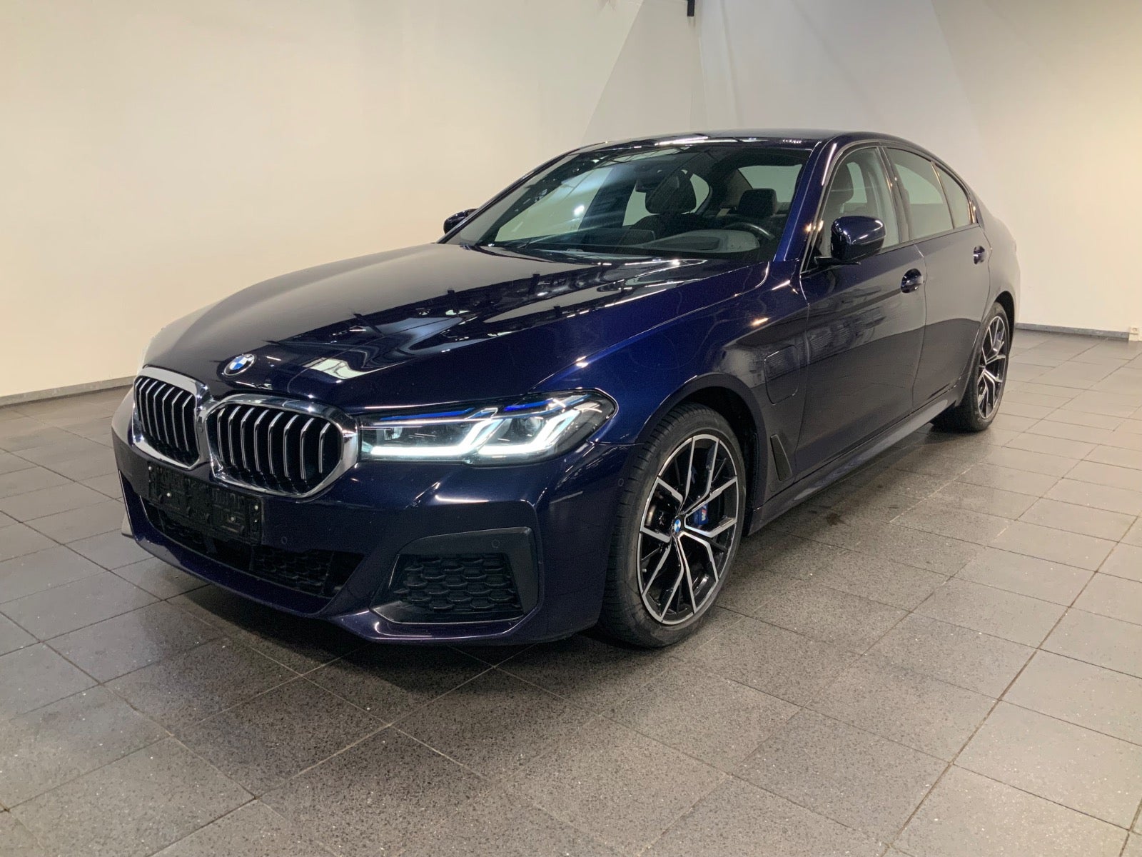 BMW 530e (1/8)