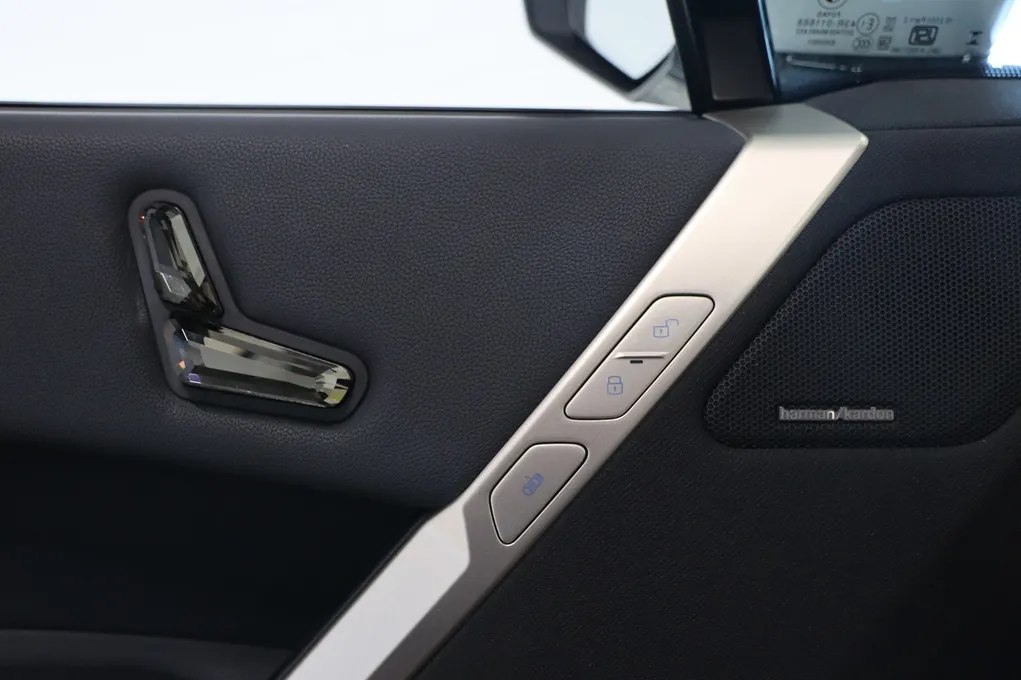 BMW iX xDrive40 Fully Charged