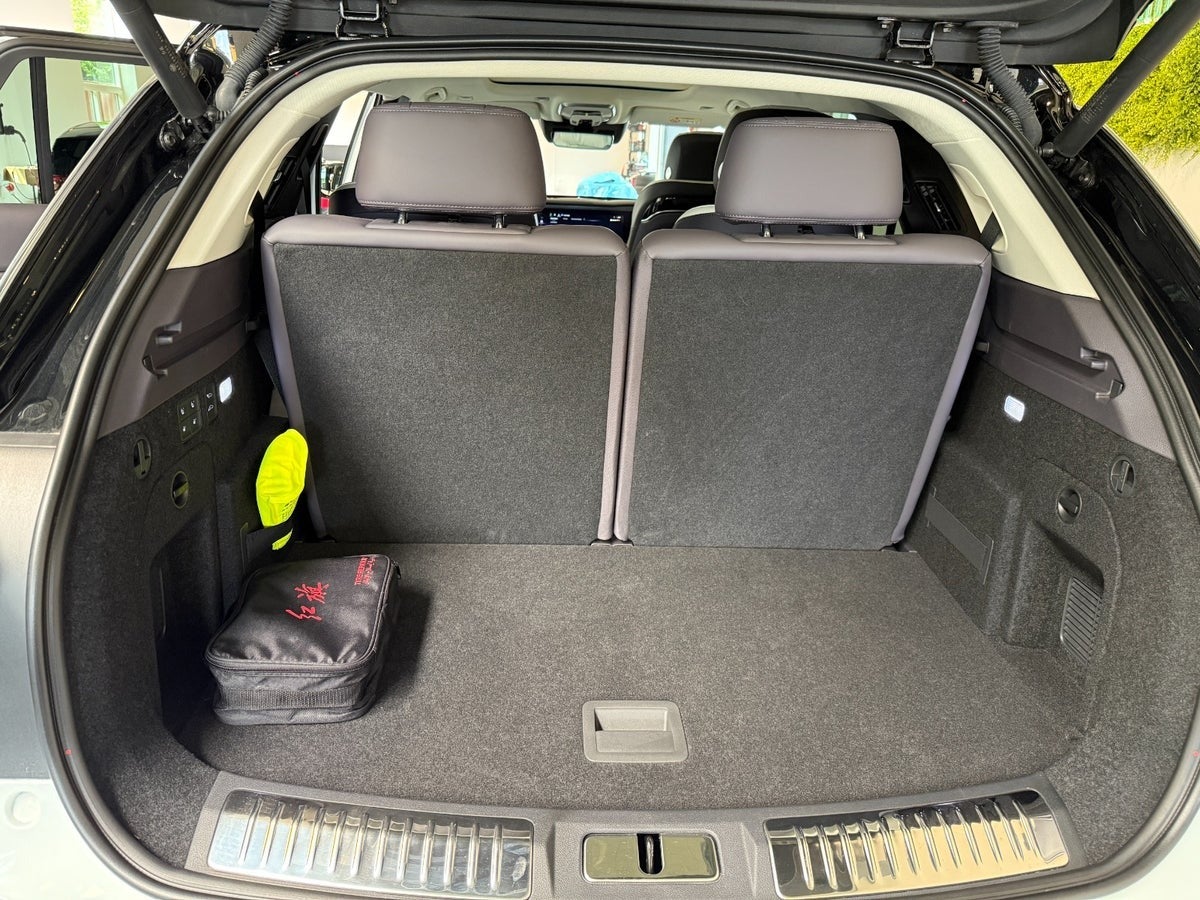 Hongqi E-HS9 Exclusive+