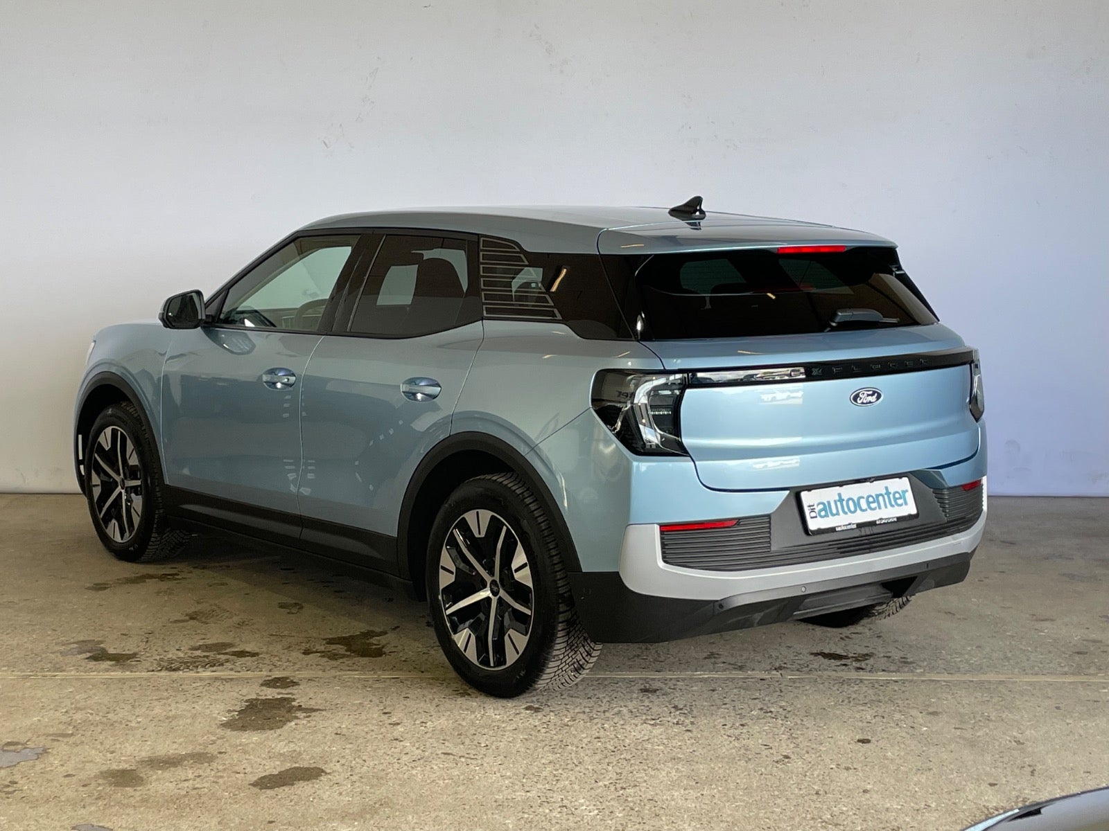 Ford Explorer Select Extended Range