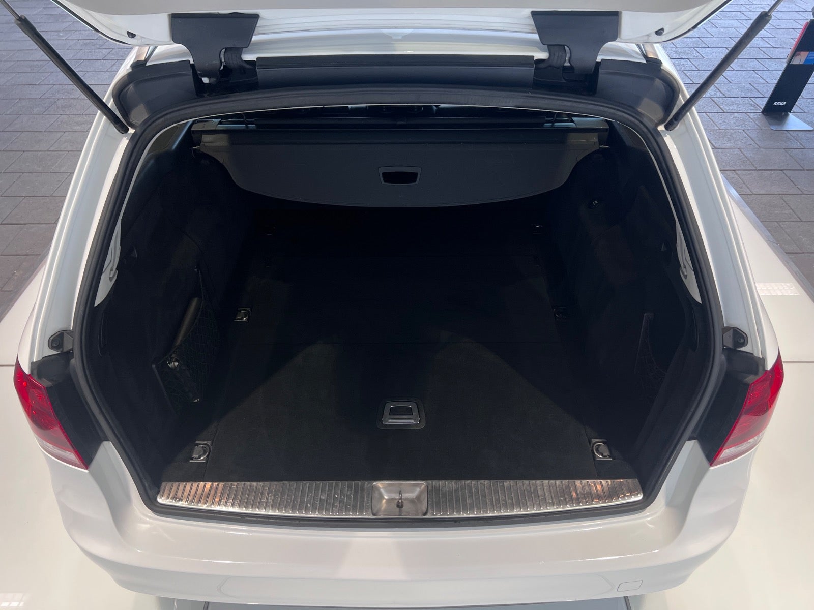 Billede af Mercedes E200 2,2 CDi Avantgarde stc. aut.