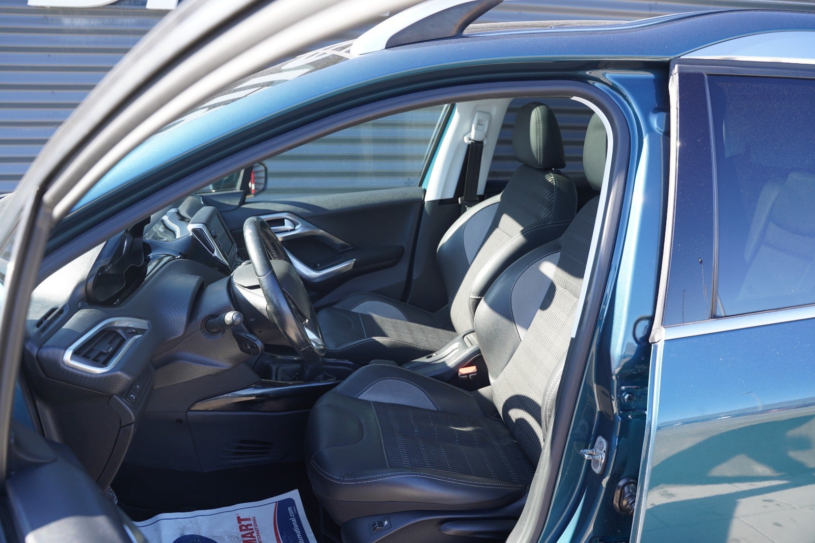 Billede af Peugeot 2008 1,6 BlueHDi 100 Allure Sky