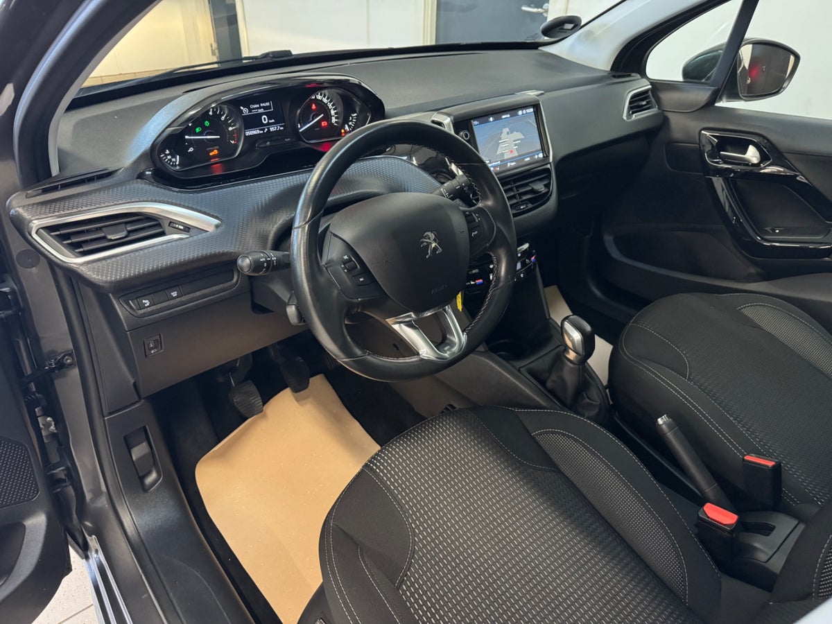 Peugeot 208 PureTech 82 Allure Sky