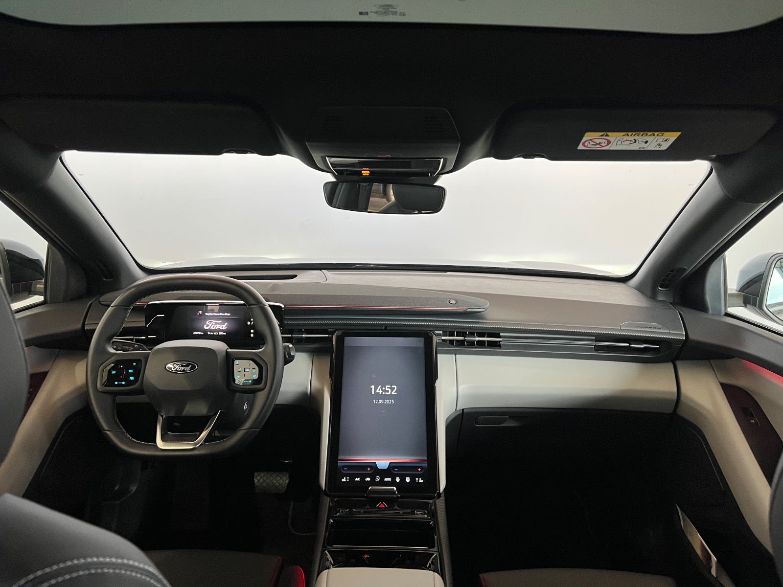 Ford Explorer Premium Extended Range AWD