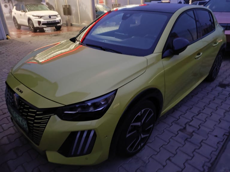 Peugeot e-208 GT