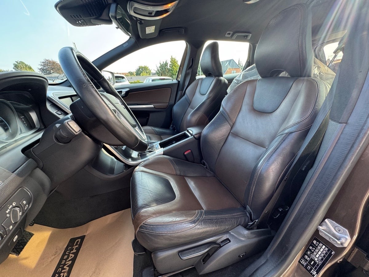 Billede af Volvo XC60 2,4 D5 215 Momentum aut. AWD Van