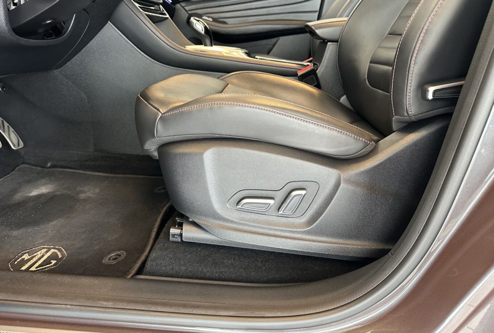 MG EHS PHEV Luxury