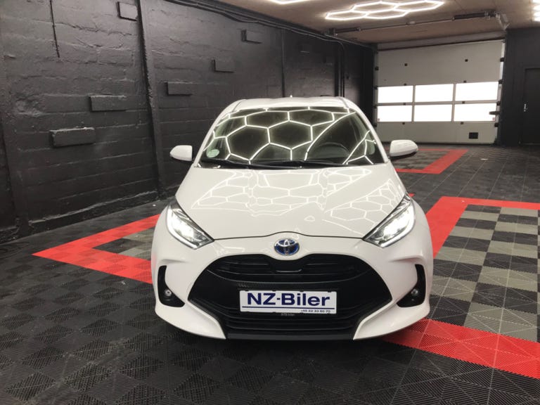 Toyota Yaris Hybrid H3 Vision e-CVT