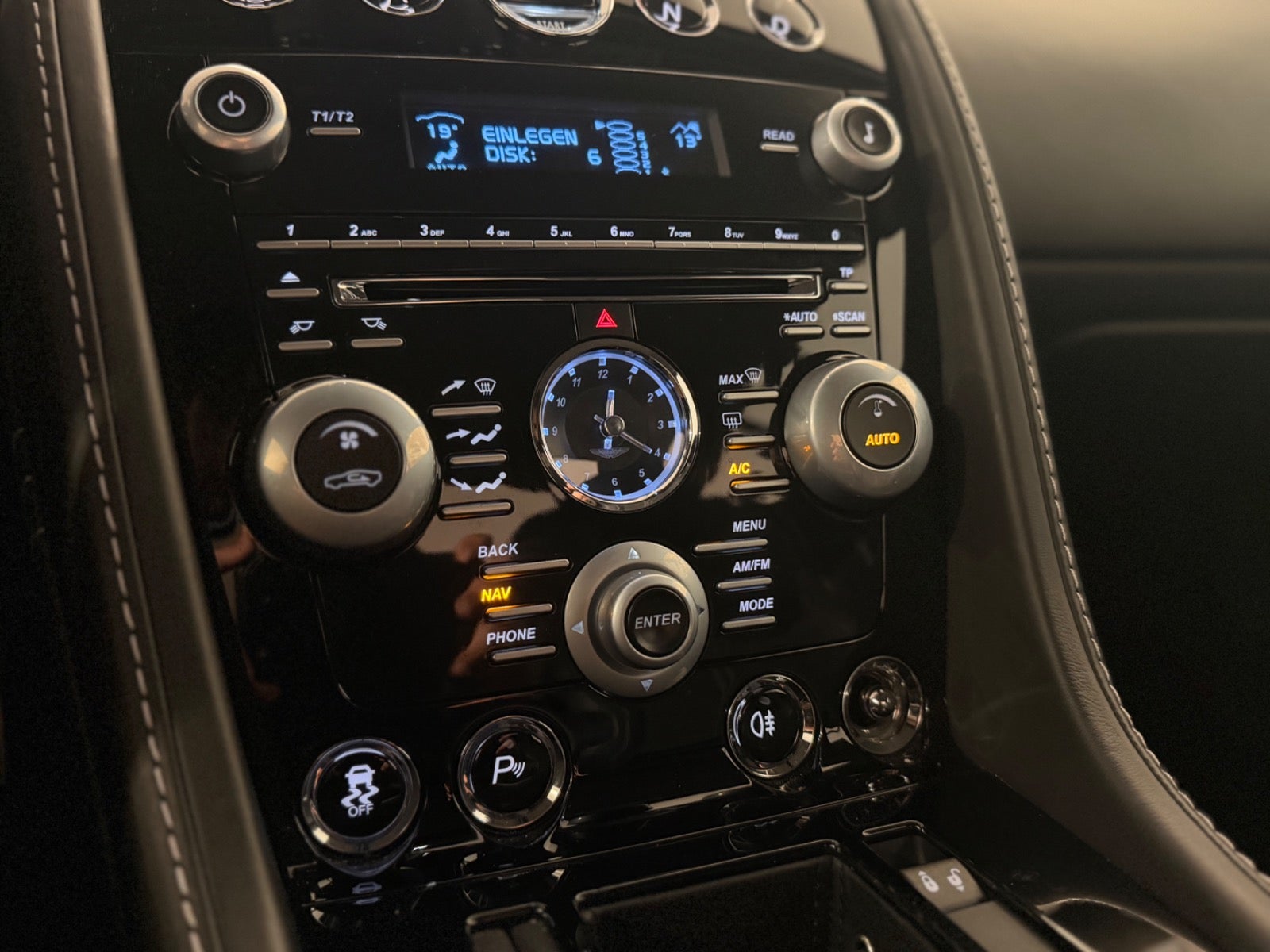 Aston Martin – V8 Vantage S