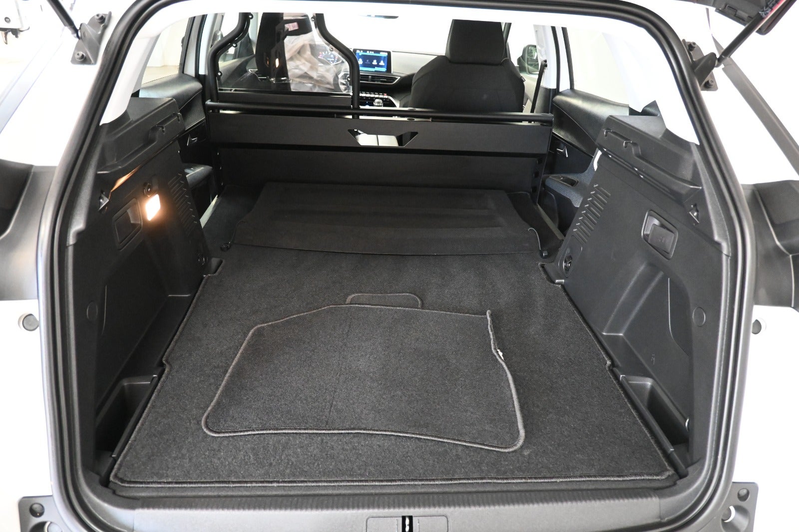 Peugeot 3008 PureTech 130 Strike Van