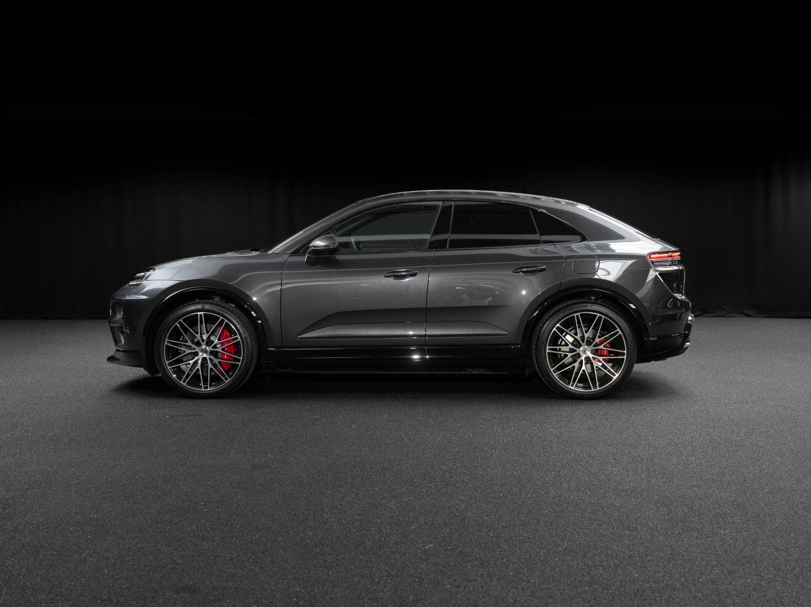 Gallery image 3 of 20