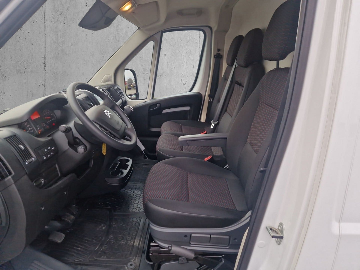 Billede af Citroën Jumper 33 2,2 BlueHDi 140 L3H2 MasterLine