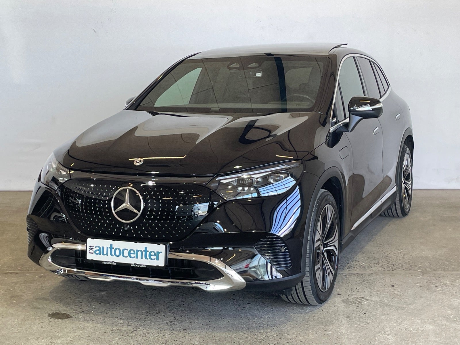 Mercedes EQE300 SUV Electric Art