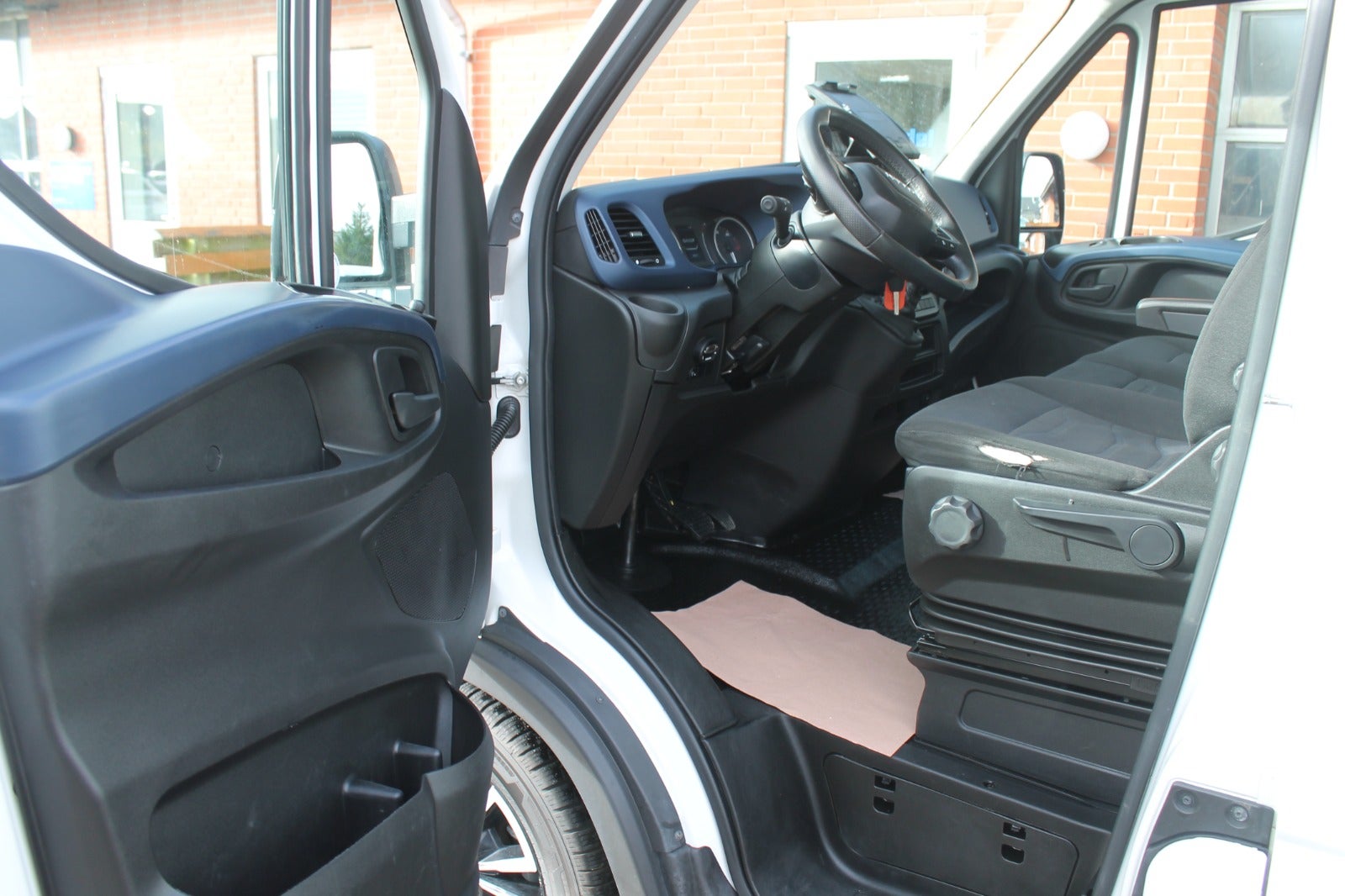 Iveco Daily 35S18 12m³ Van AG8