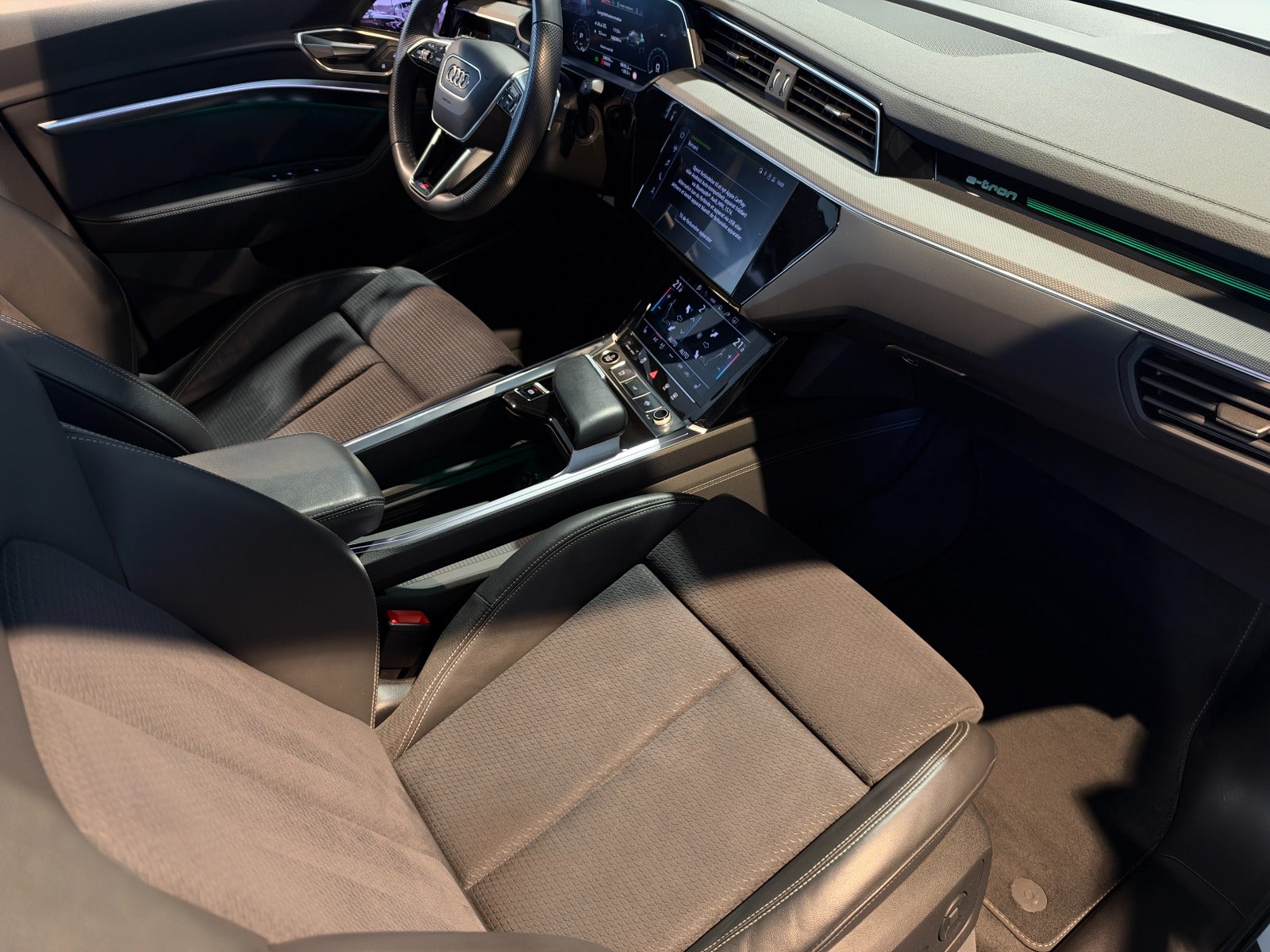 Audi Q8 e-tron 55 S-line Sportback quattro 5d - 6