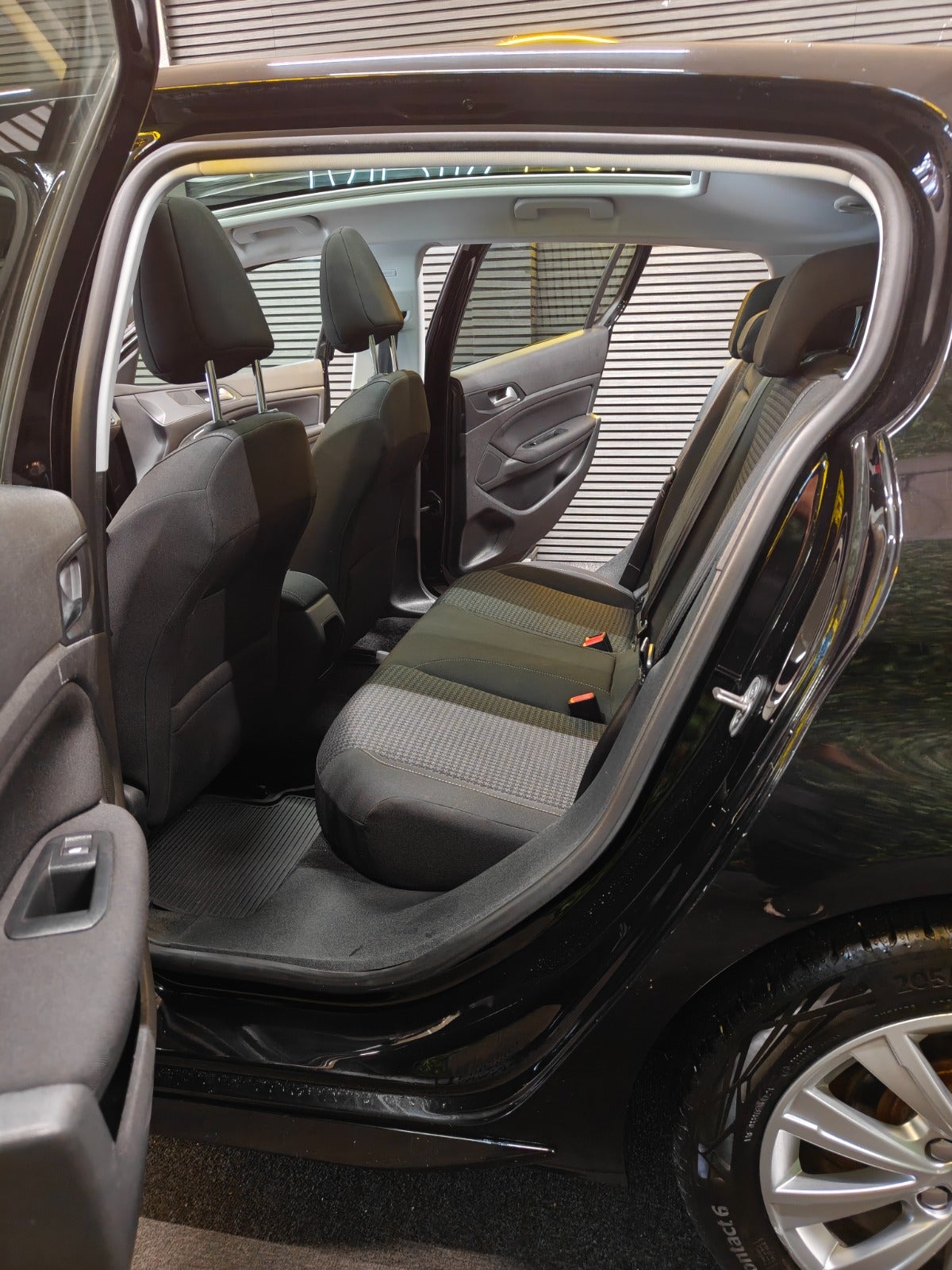 Billede af Peugeot 308 1,6 BlueHDi 120 Allure Sky