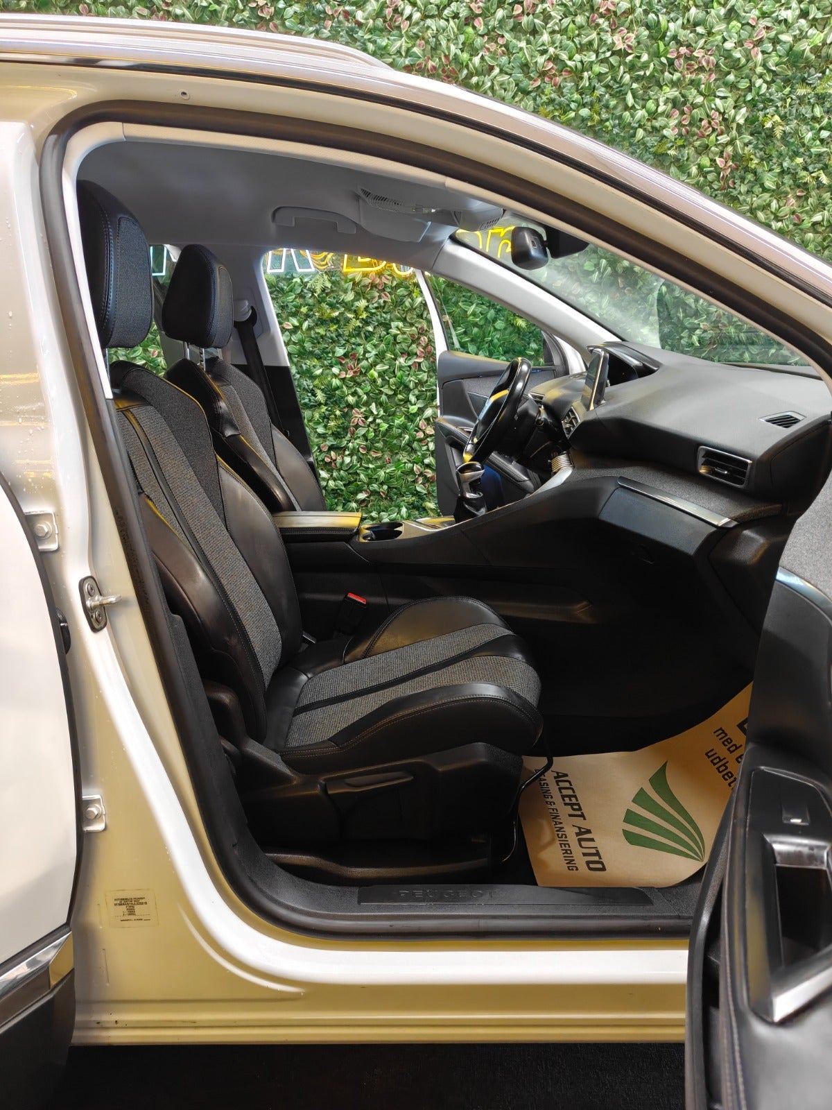 Billede af Peugeot 5008 1,2 e-THP 130 Allure 7prs