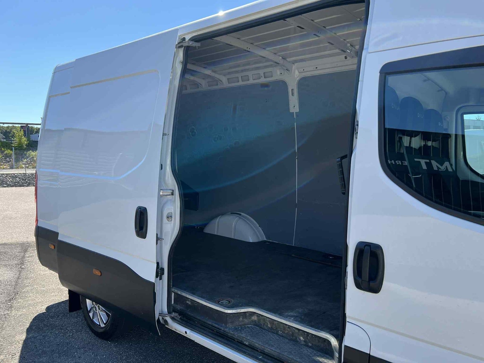 Billede af Iveco Daily 2,3 35S16 12m³ Van AG8