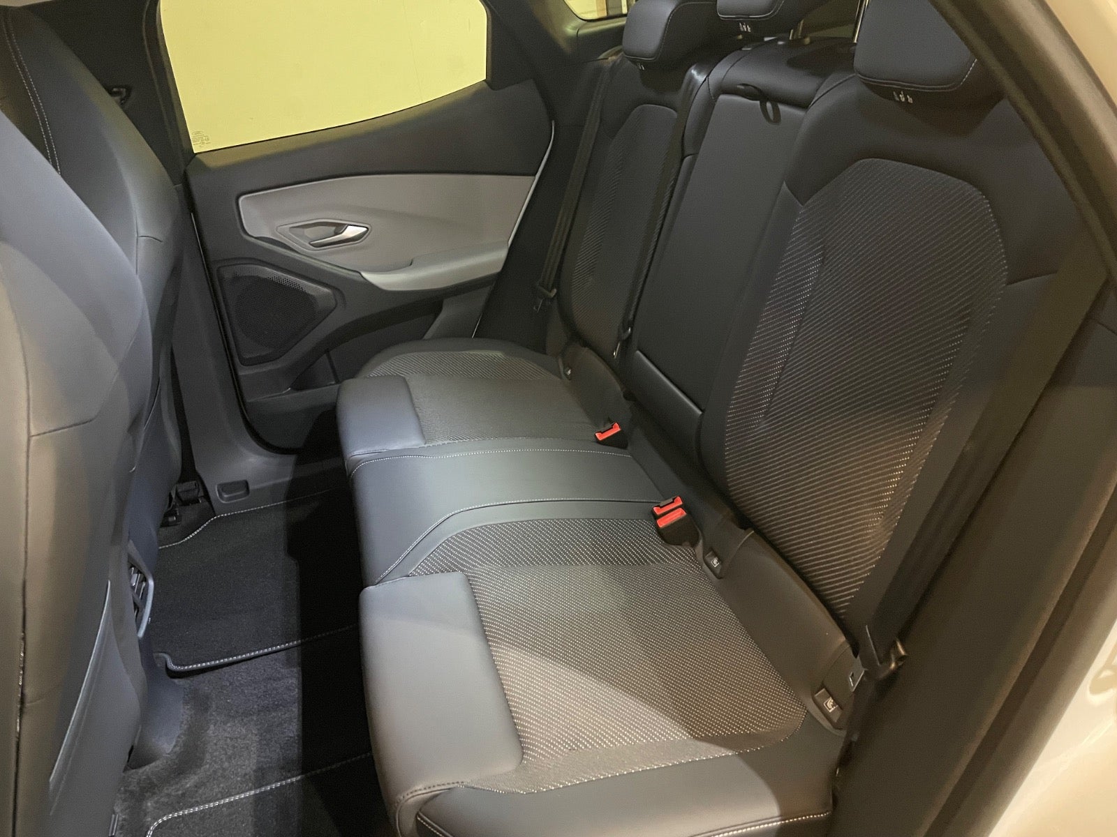 Ford Explorer Select Extended Range