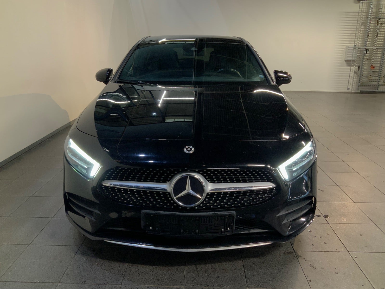 Mercedes-Benz A 200 d (2/8)