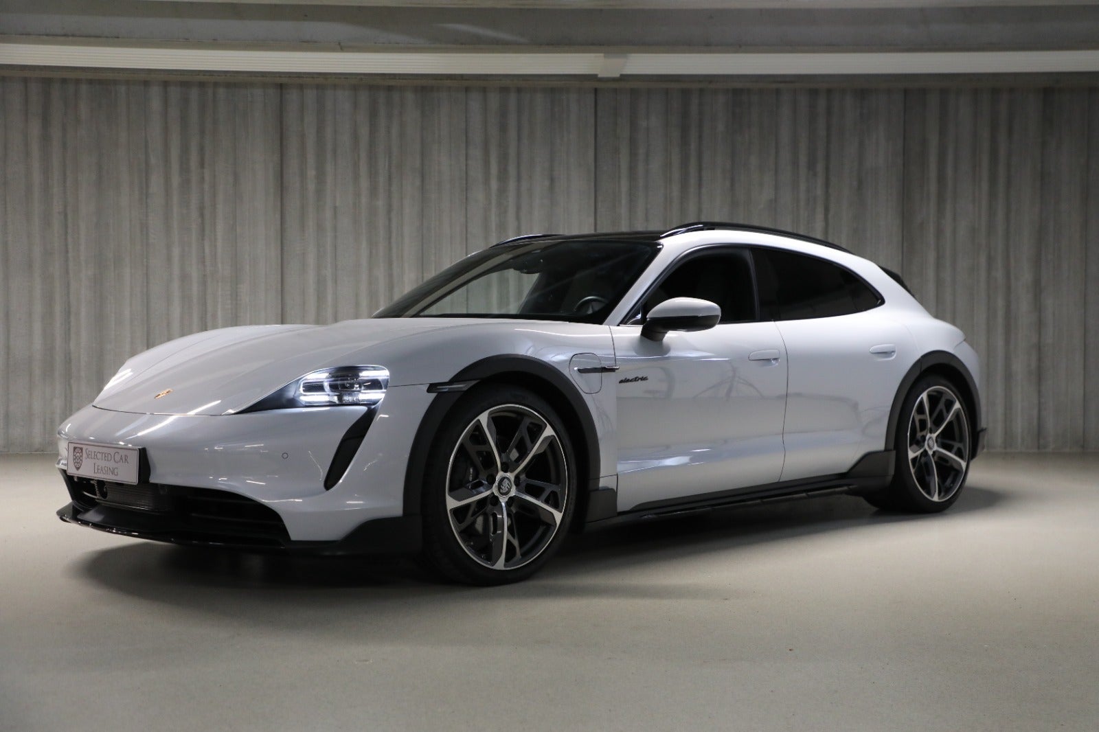 Porsche Taycan 4 Performance+ Cross Turismo