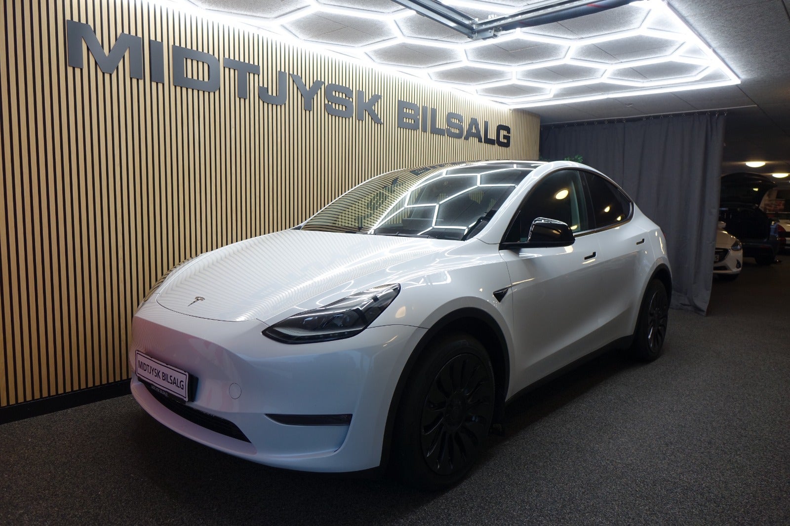 Tesla Model Y Long Range AWD