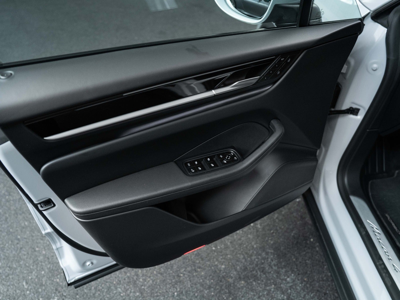 Gallery image 16 of 21