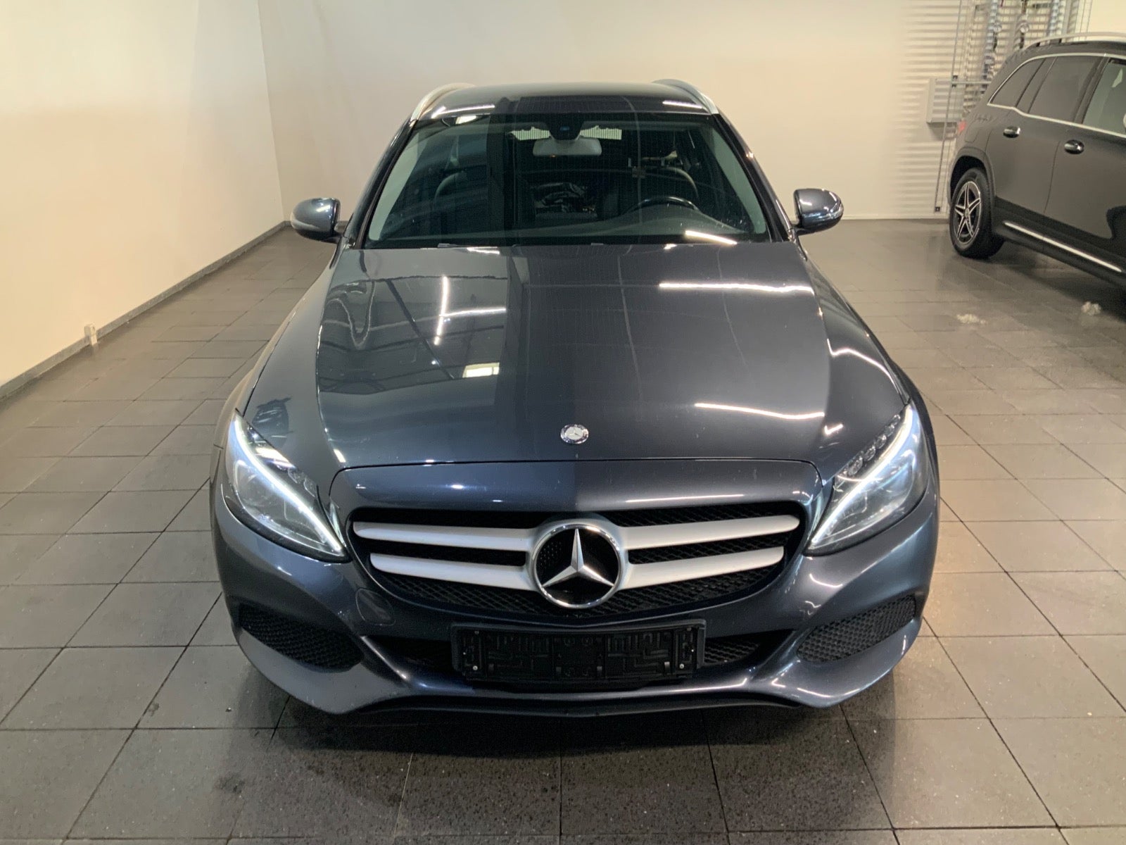 Mercedes-Benz C 220 d (2/8)