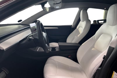 Tesla Model Y Performance AWD Tesla Model Y Performance AWD - 4