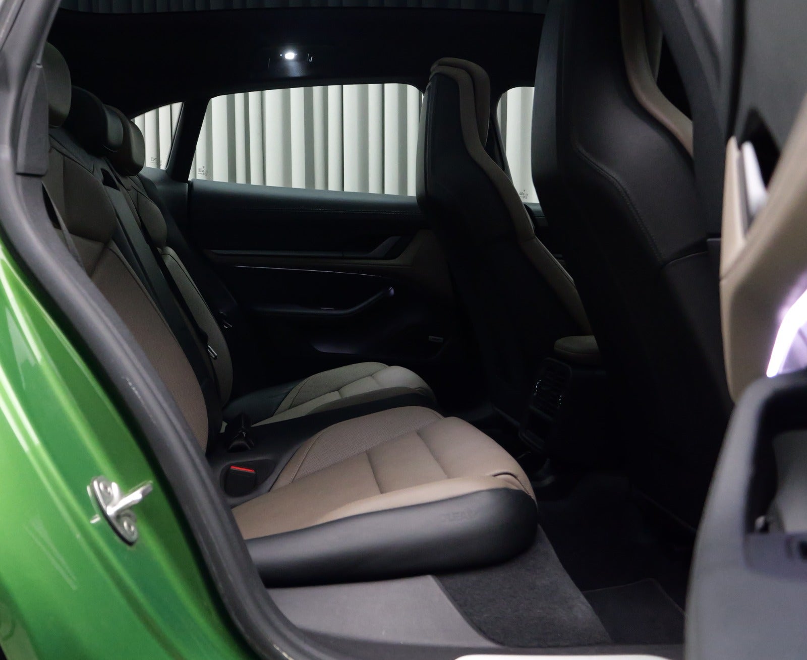 Porsche Taycan 4S Performance+ Cross Turismo