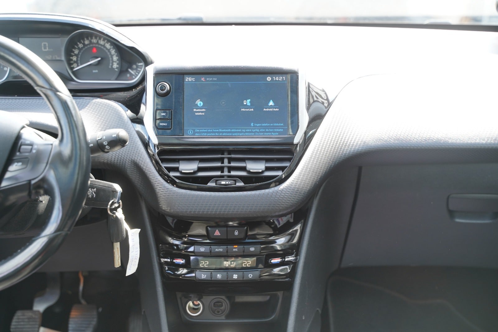 Billede af Peugeot 208 1,6 BlueHDi 100 Allure Sky