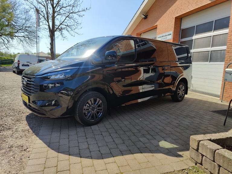 Ford Transit Custom 320L TDCi 170 Limited aut.