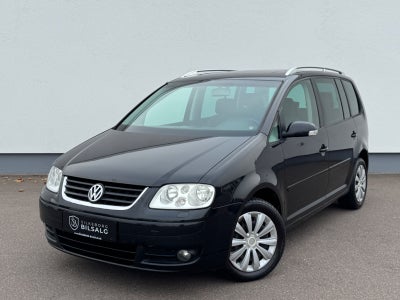 VW Touran 2,0 TDi 140 Highline DSG 7prs Diesel aut. Automatgear modelår 2006 km 270000 Sort træk nys