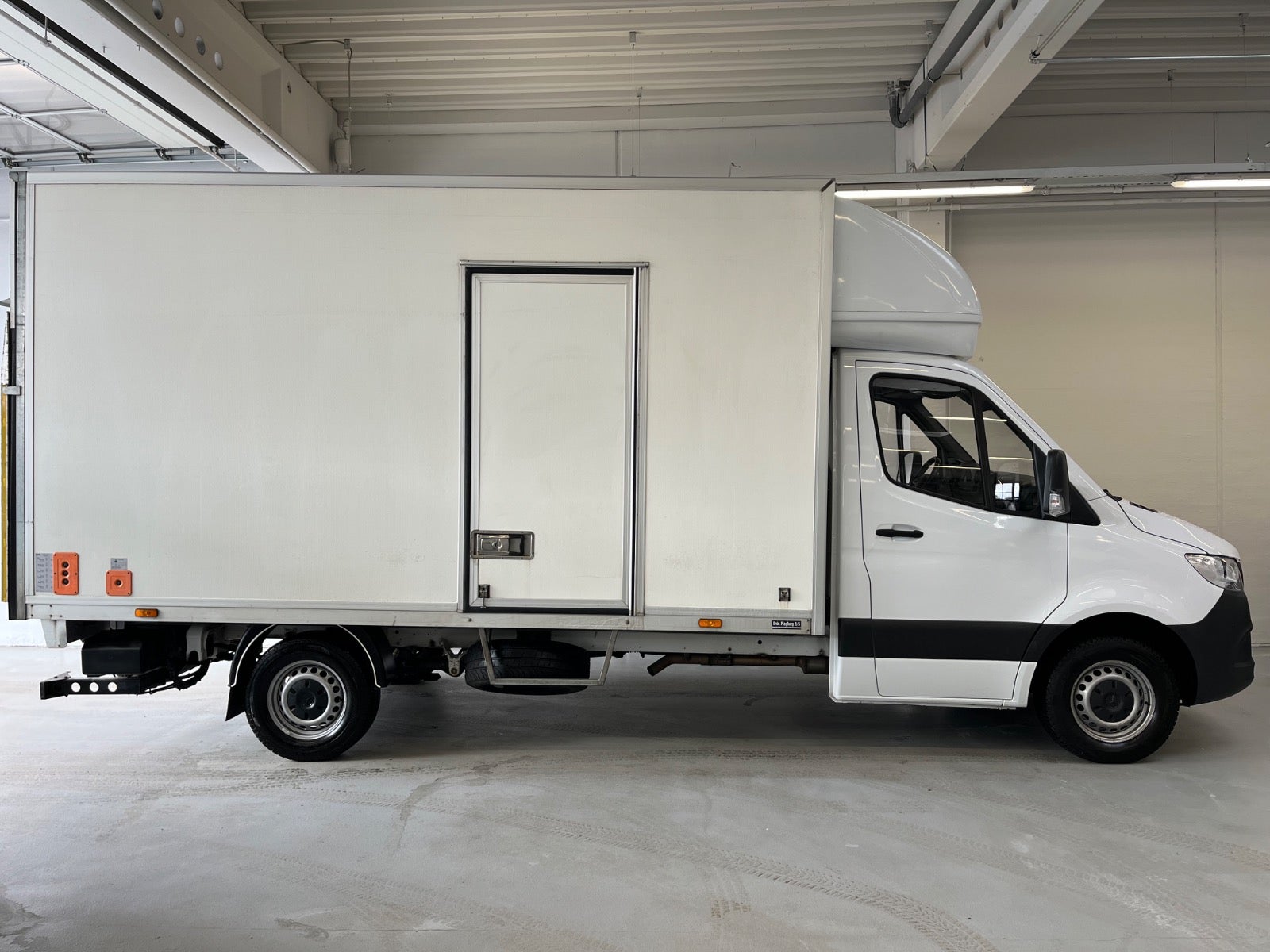 Billede af Mercedes Sprinter 317 2,0 CDi A3 Alukasse m/lift aut. RWD