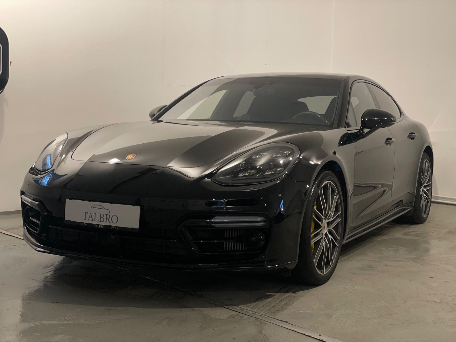Porsche – Panamera Turbo