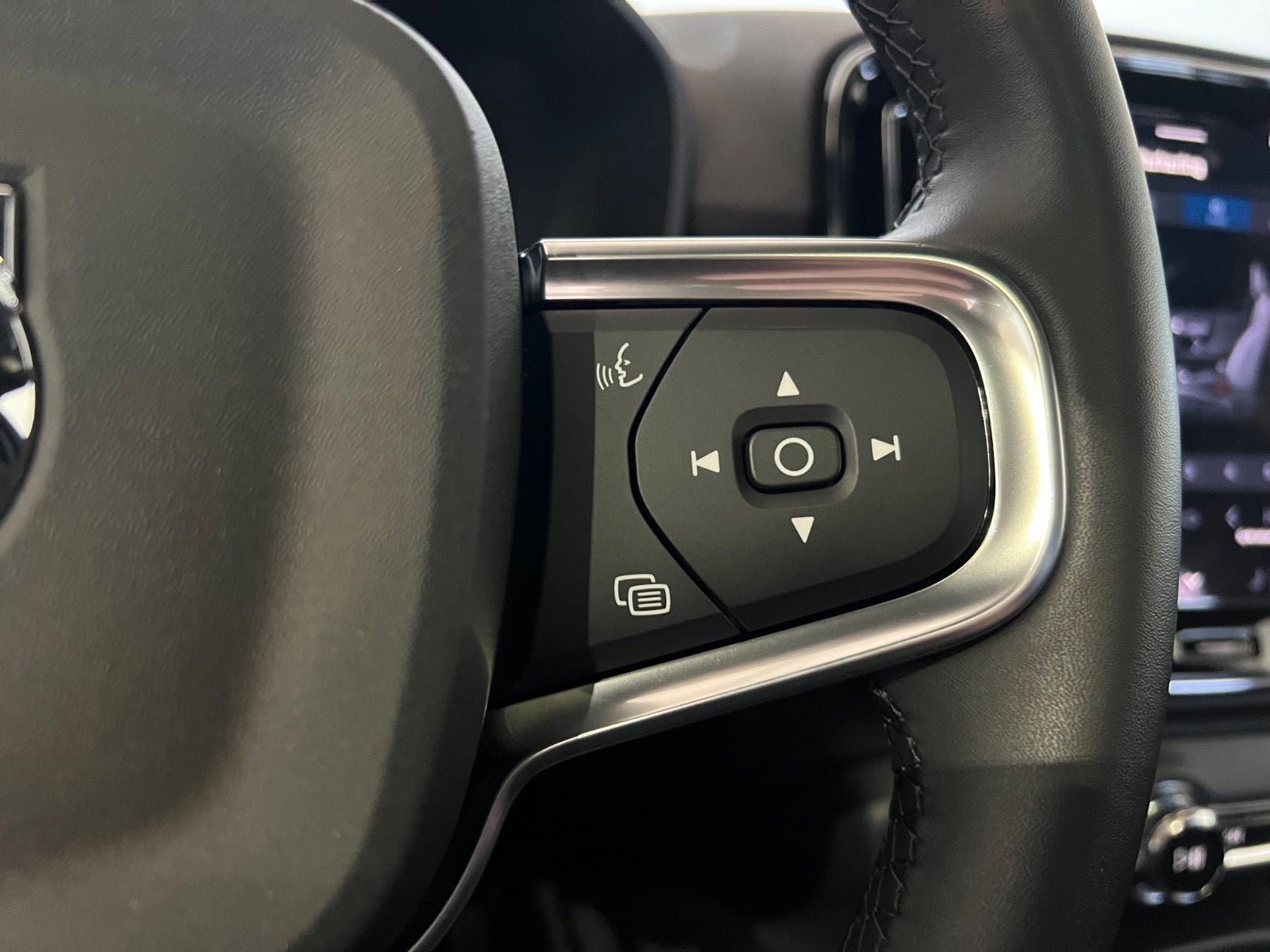 Volvo XC40 ReCharge Extended Range Ultra Dark