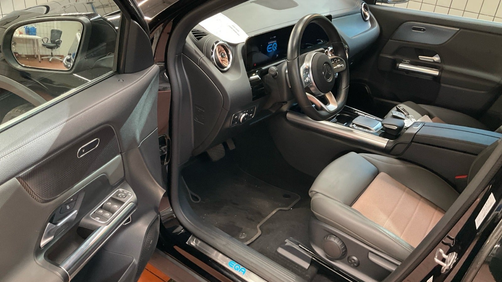 Mercedes EQA250 Electric Art